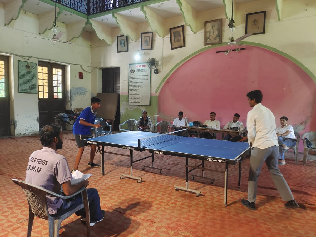 Varanasi News: यश और ईशान ने स्मैश और टॉप स्पिन से जीती तीन चक्र की बाजी