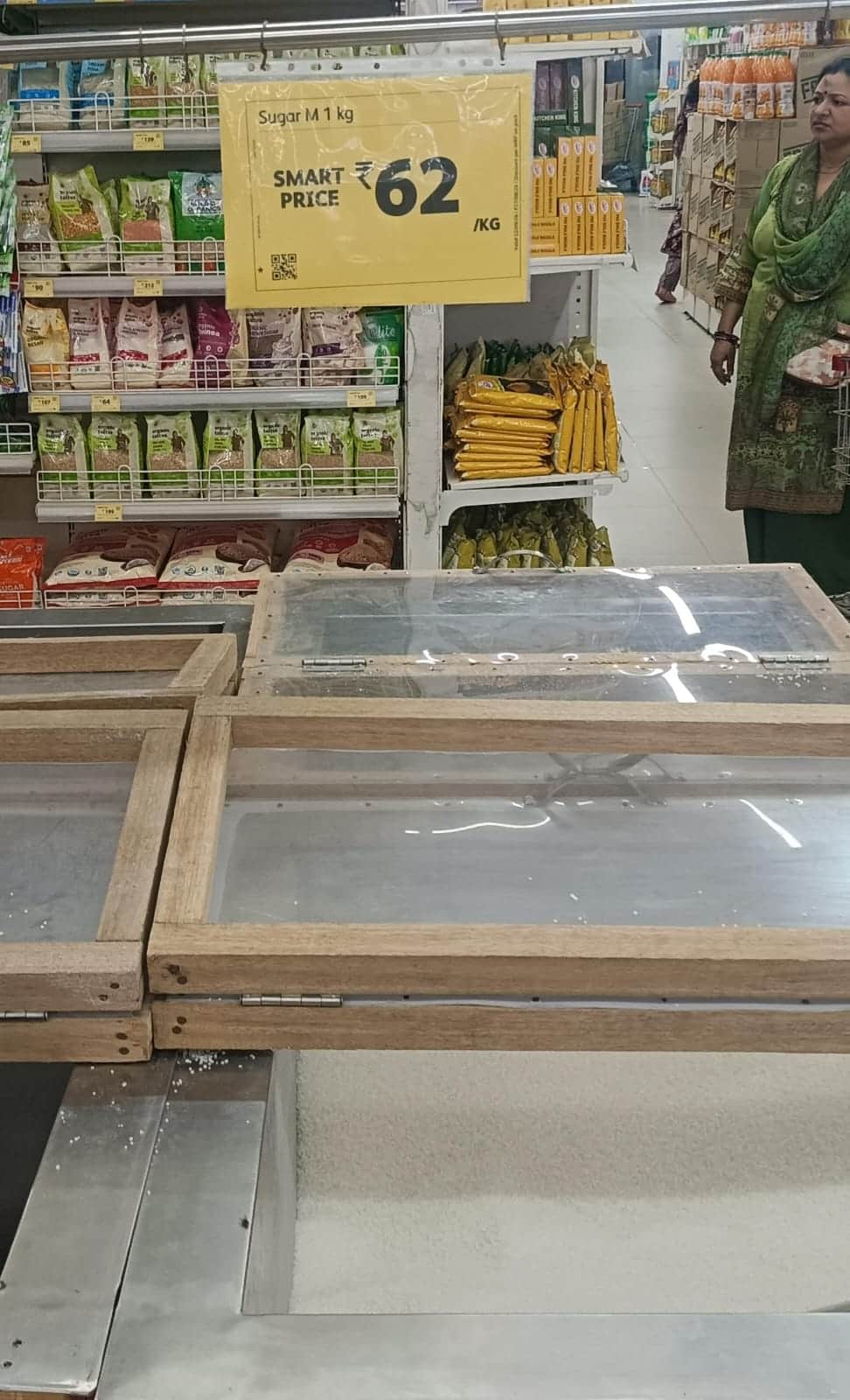 Sugar priced at 58 per kg wholesale and 62 per kg retail.
