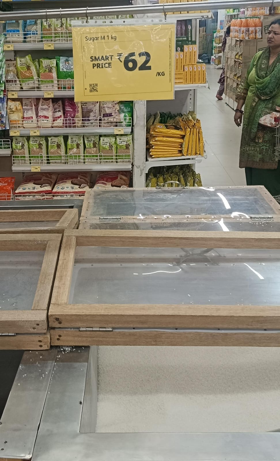 Sugar priced at 58 per kg wholesale and 62 per kg retail.