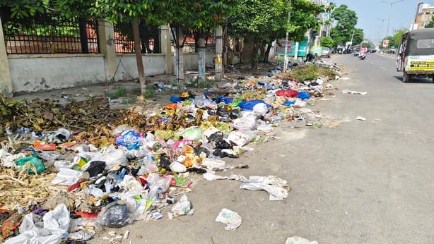 Strike hits garbage dump at Surat, Pag-Pag in Bigari city