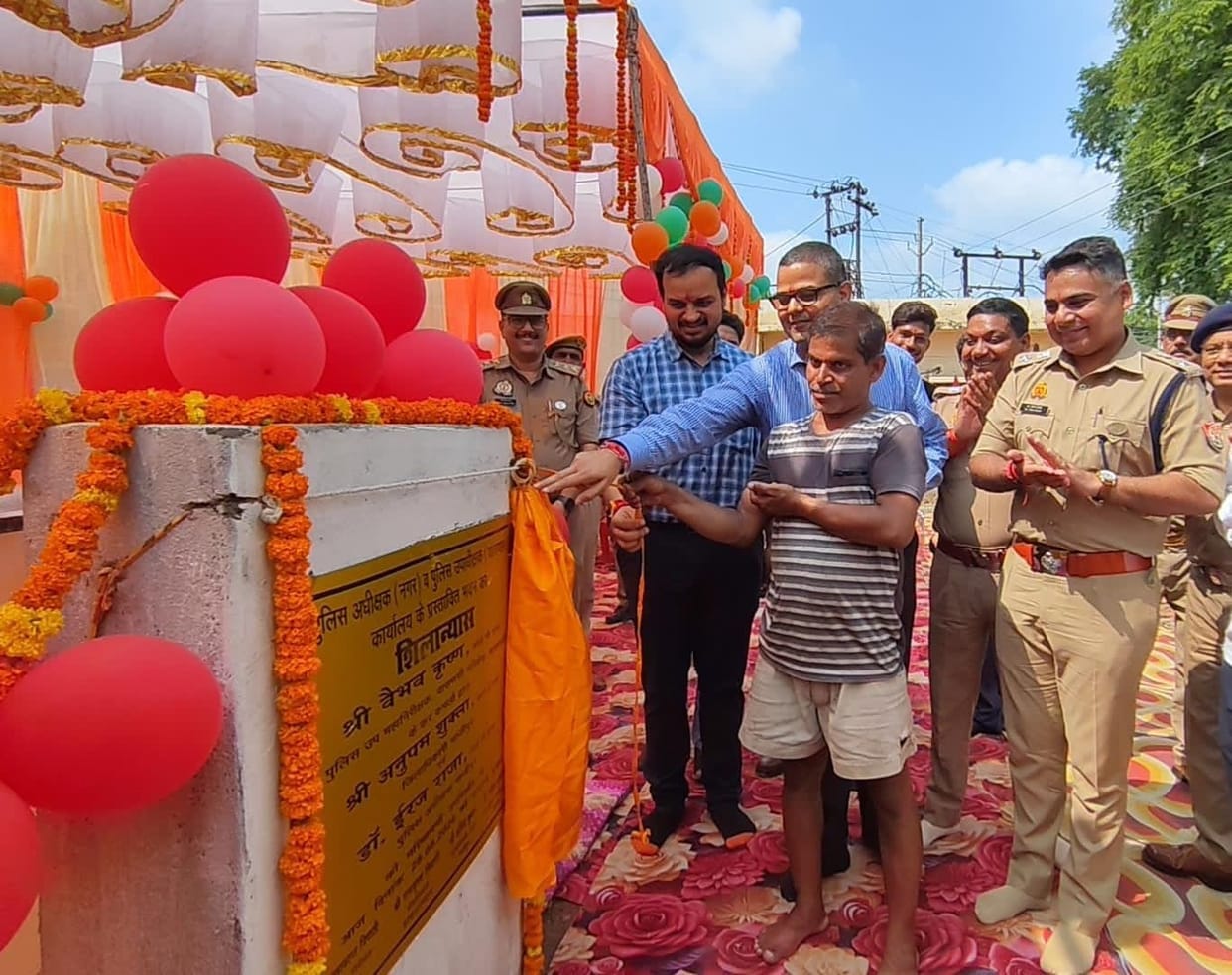 Pappu 'Panchar-wala' laid the foundation stone for the SP City's new office.