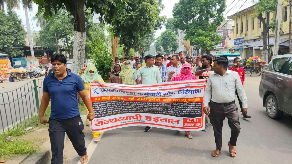 Raksha Bandhan to be celebrated amidst garbage; sanitation workers' strike continues