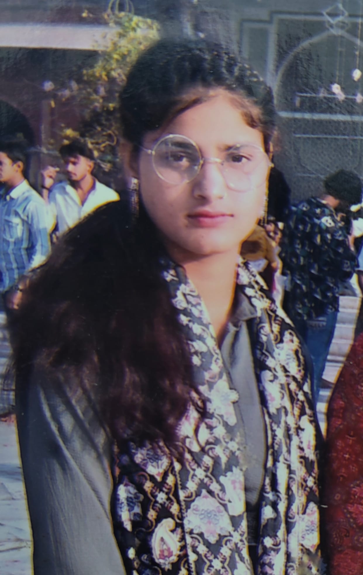A student who went to the farm died by drowning in a pond.