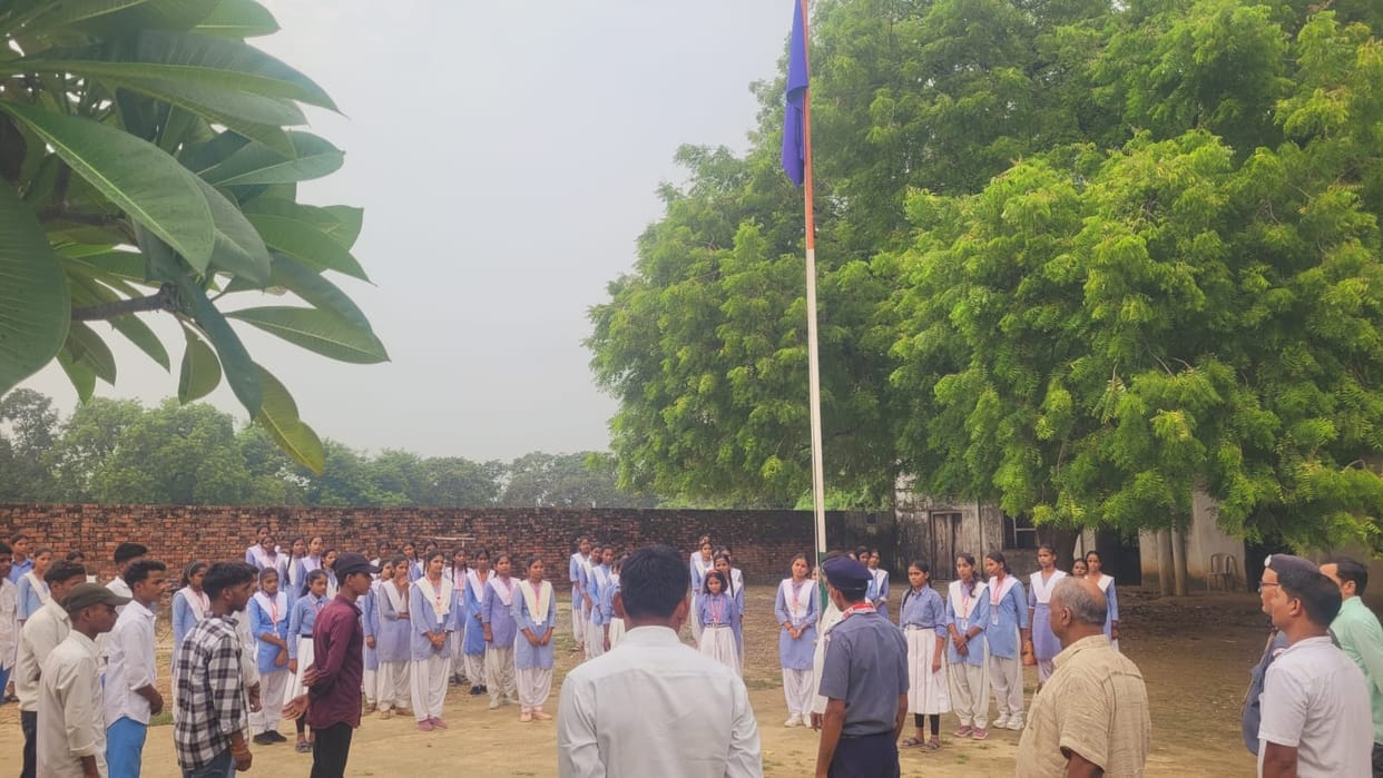 Students were given practice in setting up tents.