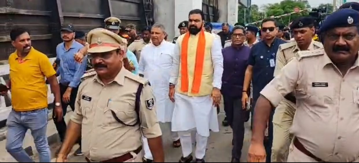 Bihar CM inspected the Valmiki Barrage.
