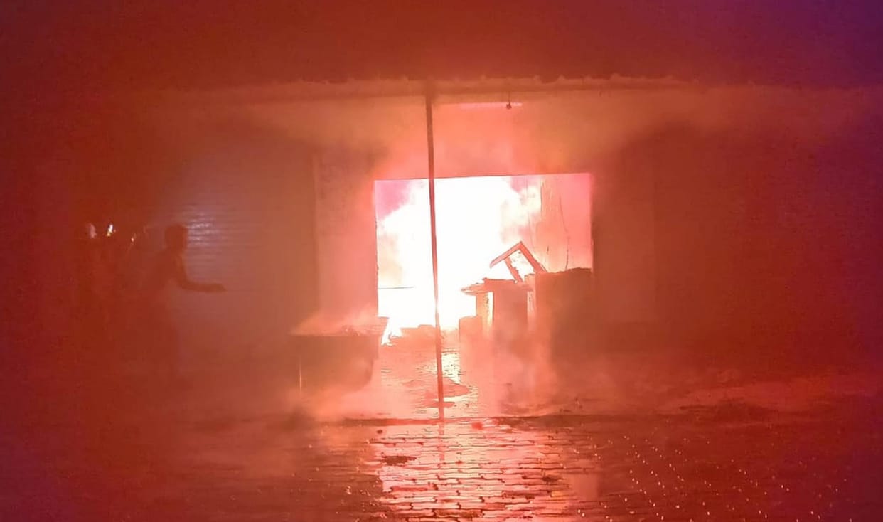 Fire breaks out at clothing store; loss worth lakhs.