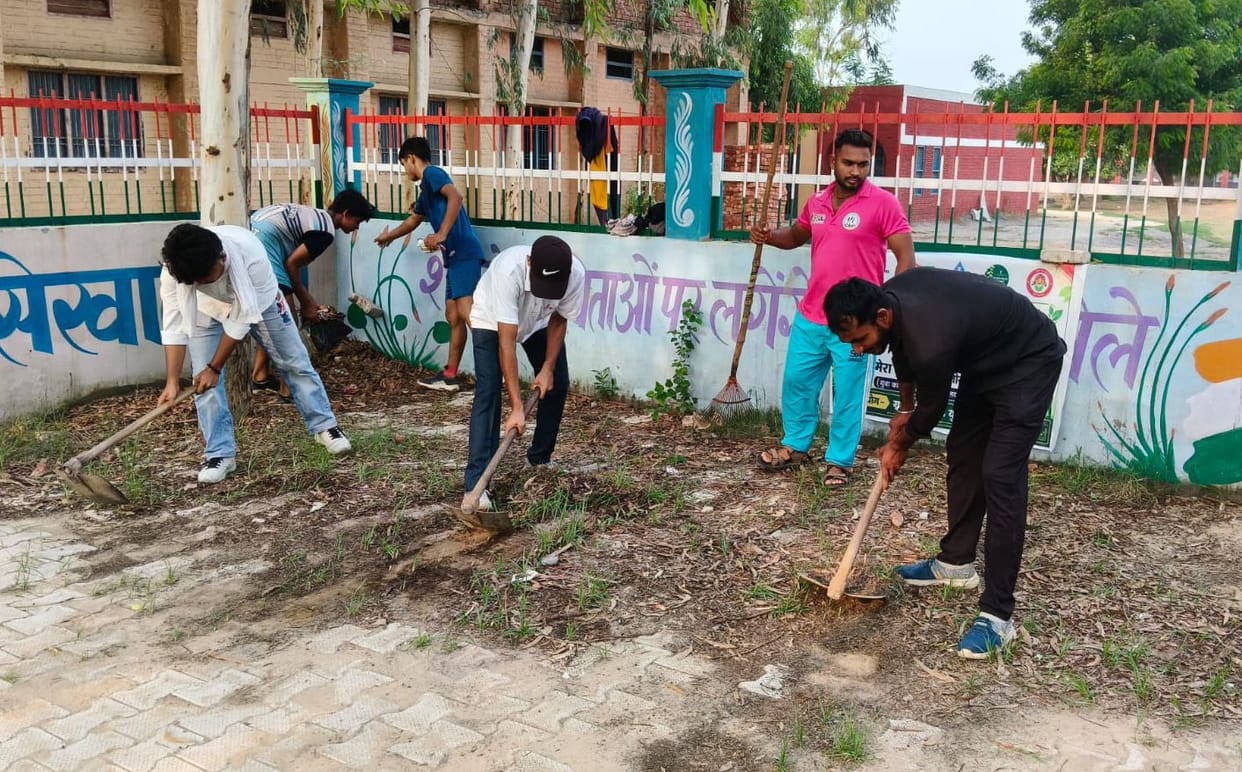 Youths in Ghimana took up the cause of cleanliness and launched a cleanliness drive.