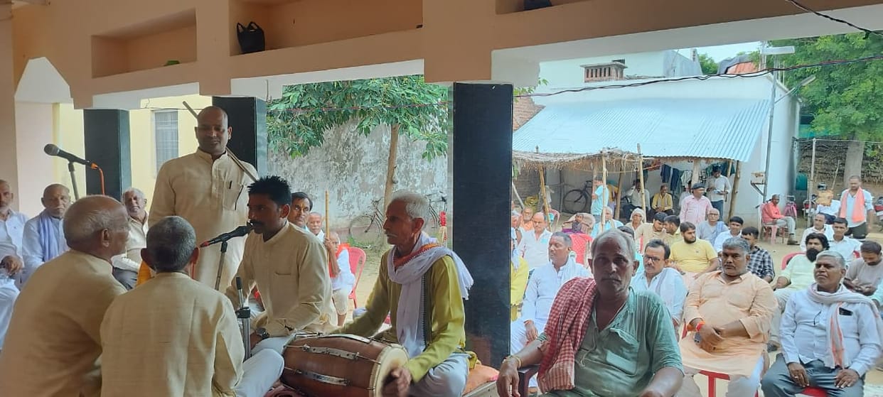 The audience was mesmerized by the rendition of Alha and folk songs.
