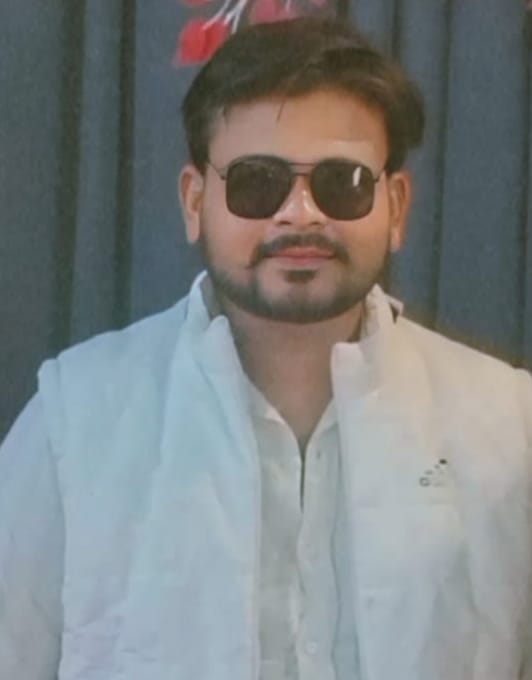 आयुष की फाइल फोटो