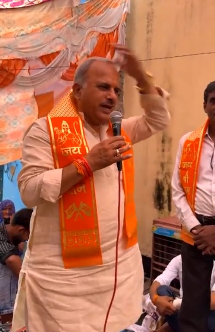 MLA playing on the MP's turf; atmosphere heats up over caps and bulldozers.