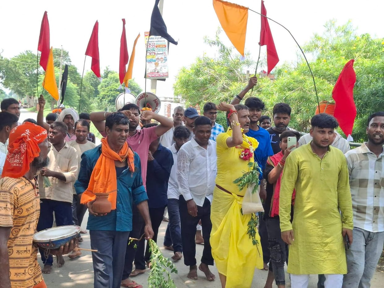 Women offered prayers to Goddess Kali and sought happiness and prosperity for their families.