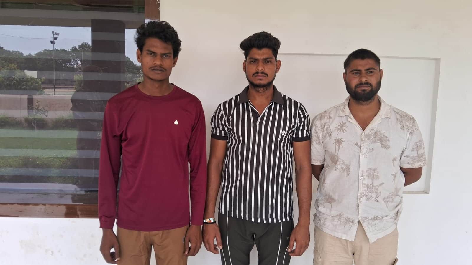 बुलंदशहर गिररफ्तार   साइबर ठगी के आरोपी। संवाद