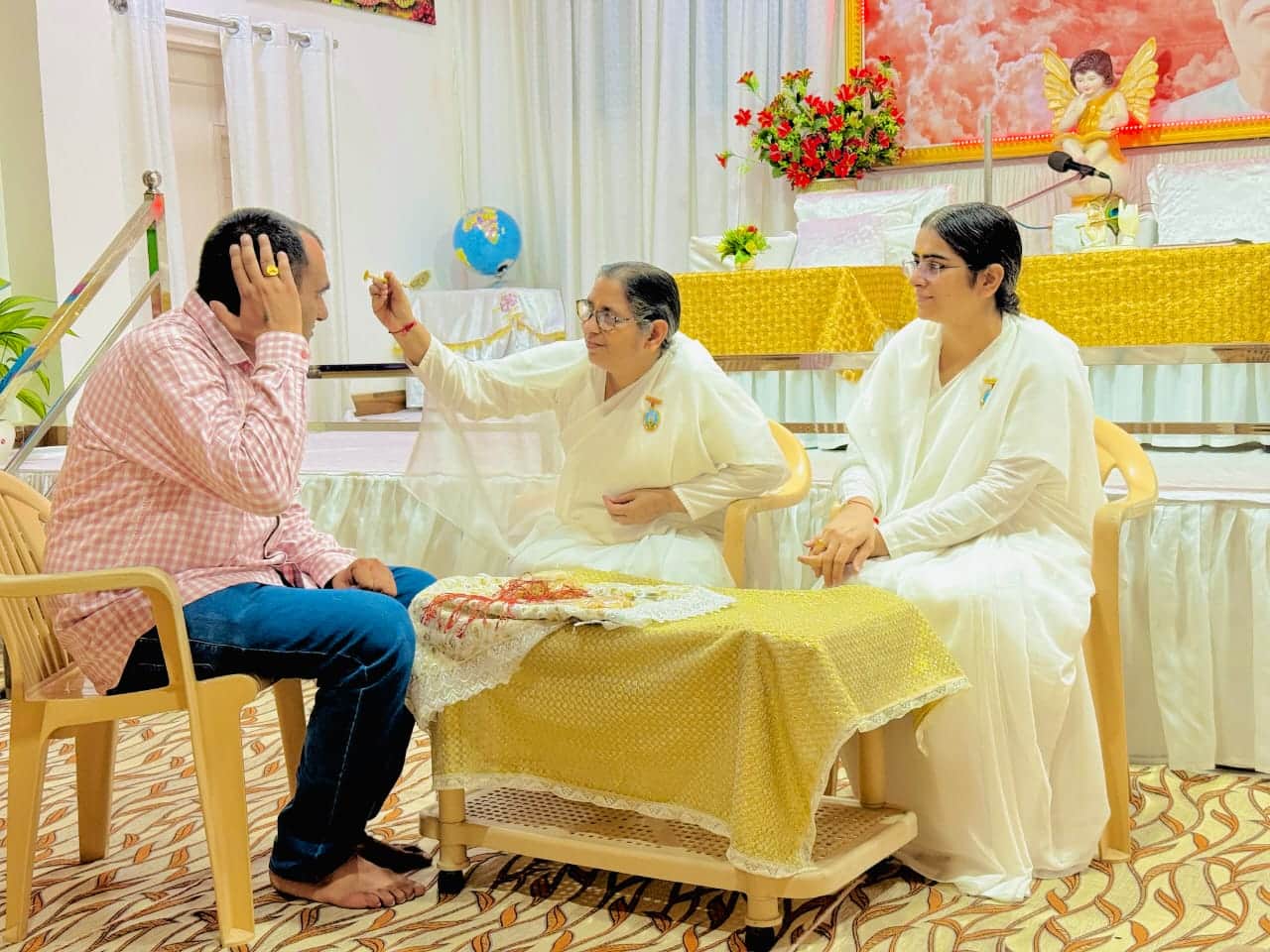 ब्रह्मकुमारी भवन में बांधती ब्रह्मकुमारी गीता। प्रवक्ता