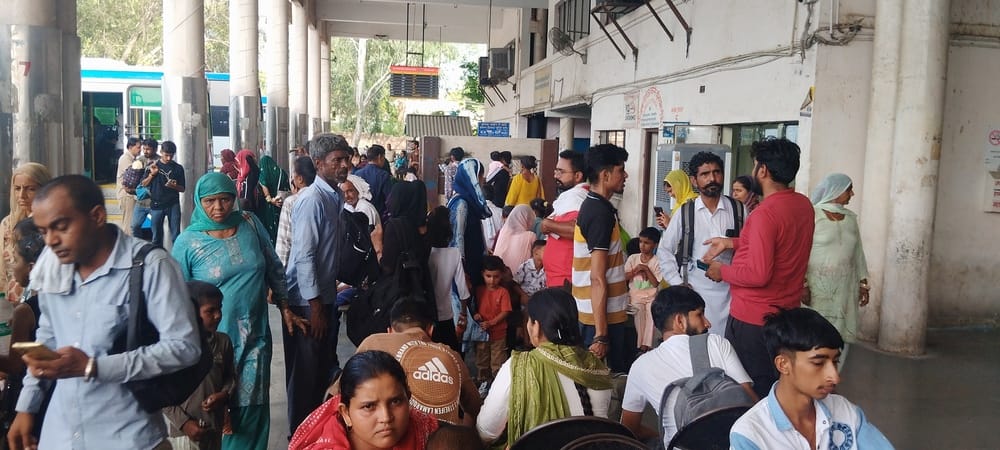 The journey became easy with the bond of Rakhi; 26,000 women passengers traveled for free.