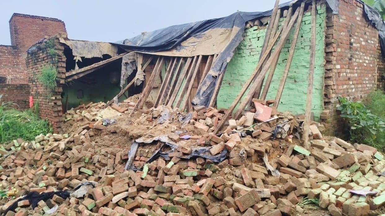 Dilapidated house collapses on Rakshabandhan day, daughter-in-law and daughter-in-law injured