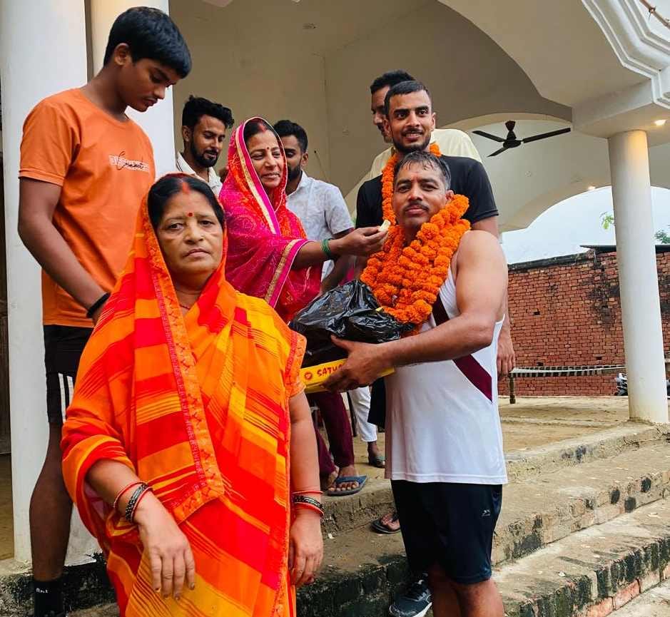 SSB jawan ran 43 kilometers to get a Rakhi tied by his sisters.
