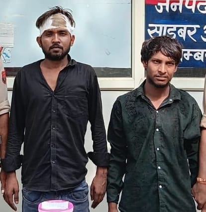 चौक कोतवाली पुलिस की गिरफ्त में दो आरोपी। स्रोत: पुलिस