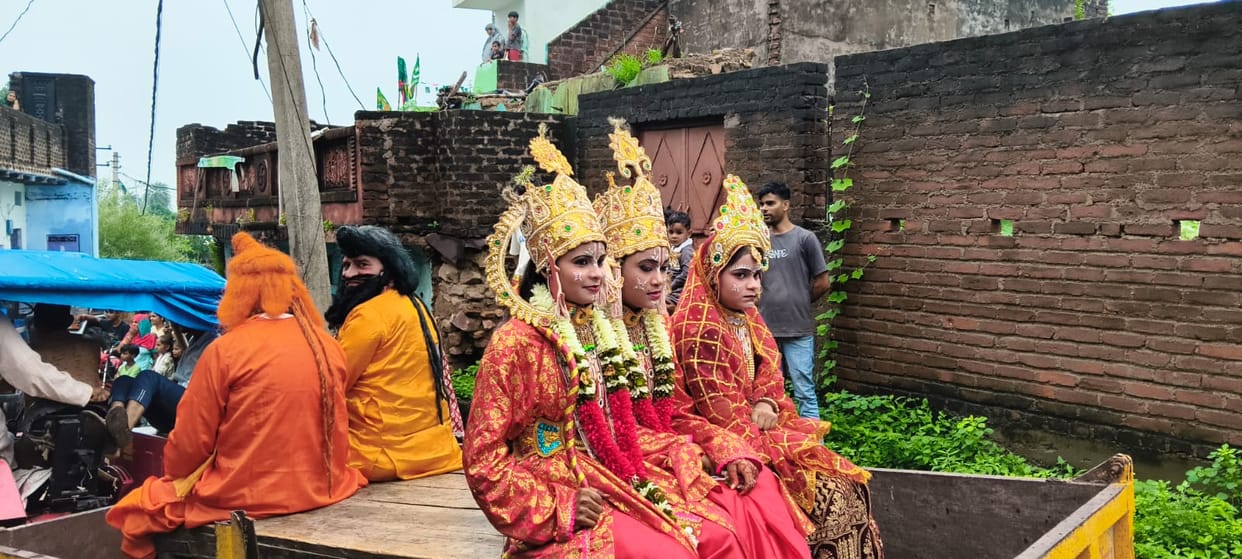 The echoes of Kajli resounded, while the valor of Bundelkhand was showcased in the tableaux.