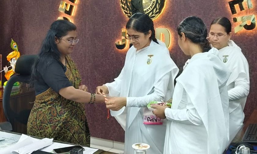 By tying the Raksha Sutra, the message of brotherhood, harmony and security was given.