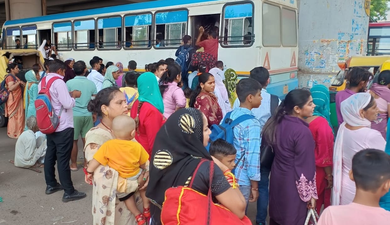 Sisters' sweat-drenched journey amidst the crowd