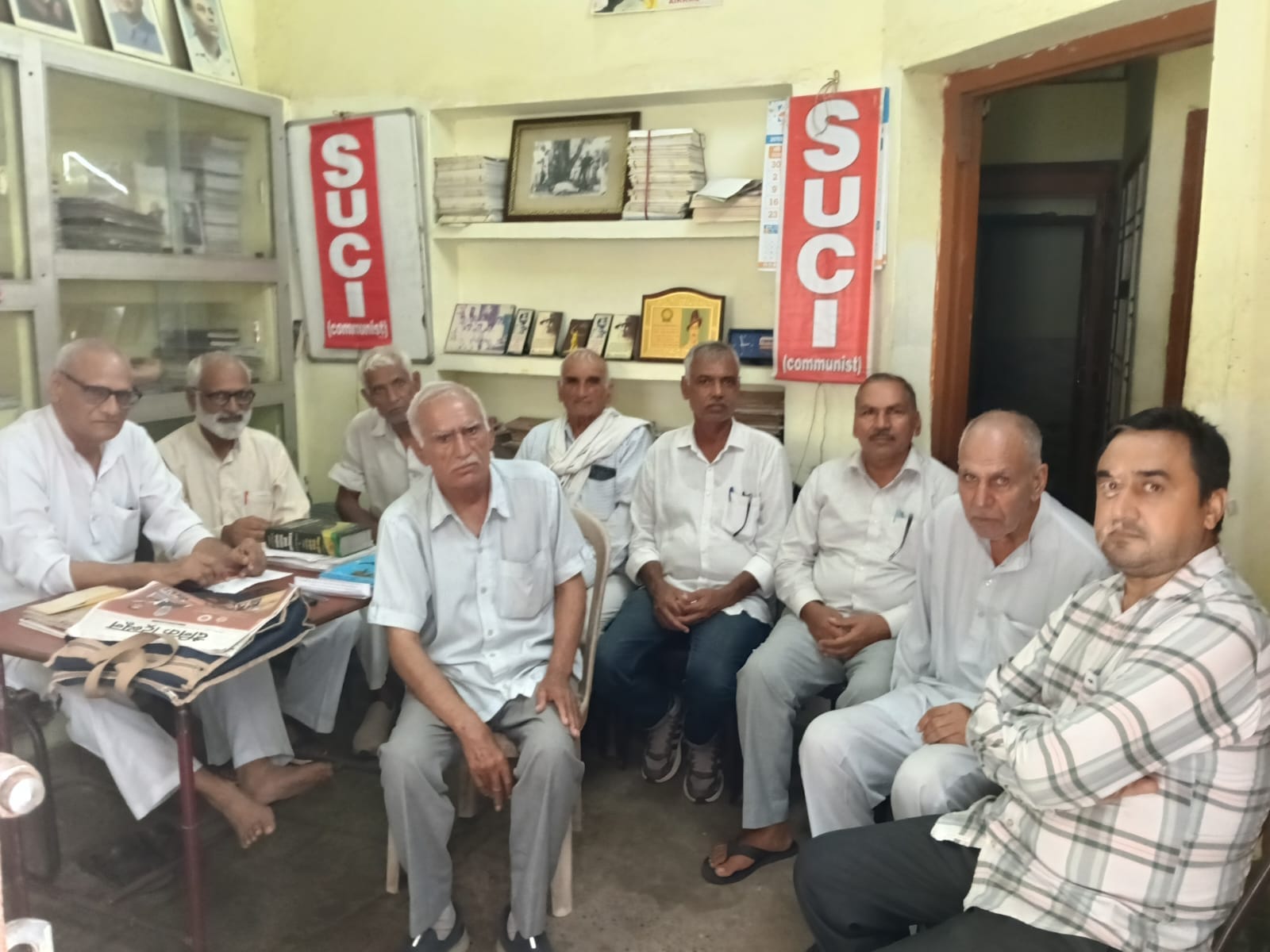 फोटो : सोनीपत के अशोक विहार में बैठक करते एसयूसीआई (कम्युनिस्ट) के पदाधिकारी। स्रोत: संगठन