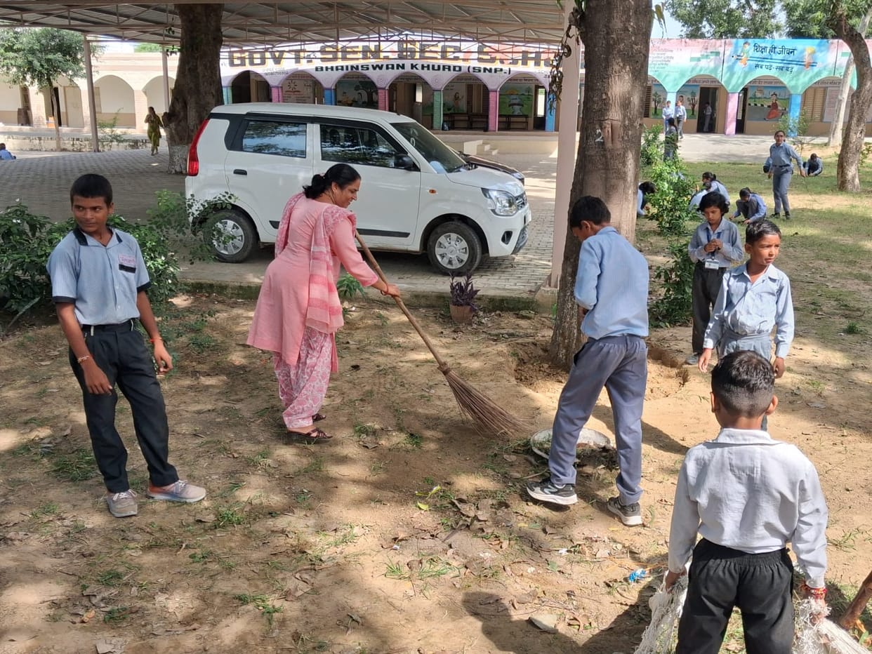 Cleanliness drive held in schools on Shramdaan Diwas.