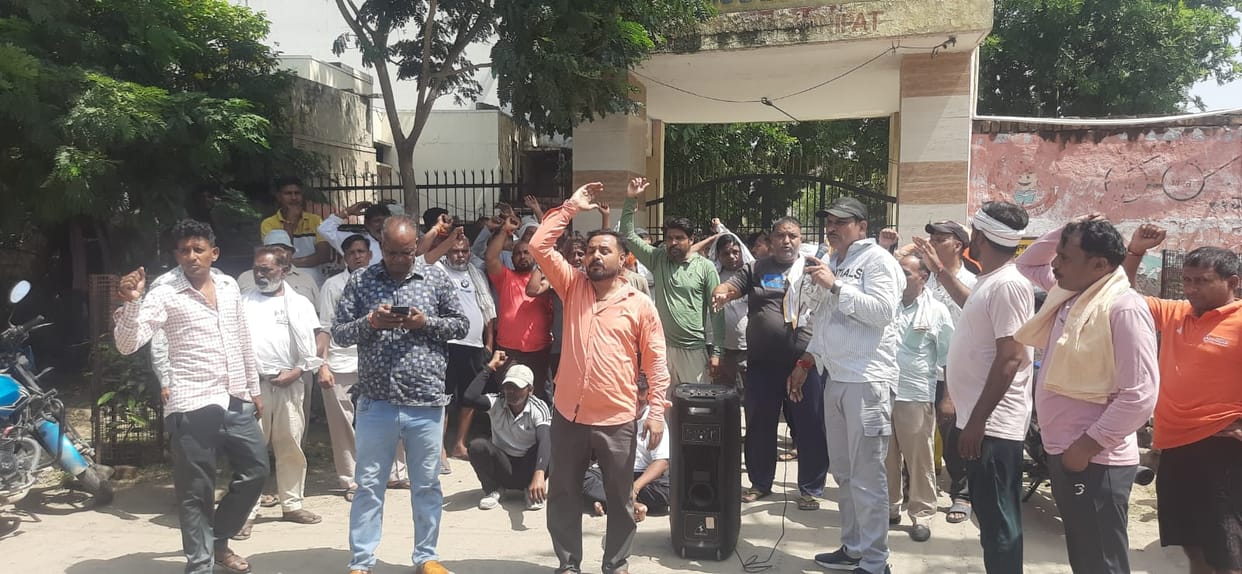 Uproar over students being made to weed grass on 'Shramdaan Diwas' (Voluntary Labour Day)