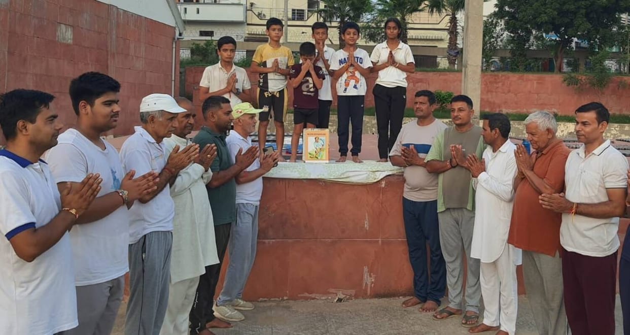 Birth anniversary of 'Hockey Wizard' Major Dhyan Chand celebrated.
