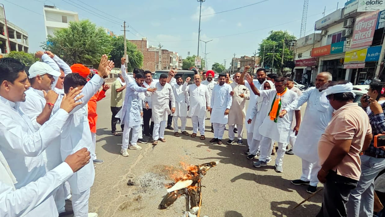 BJP burns effigy of Congress MLA Induraj over poster controversy