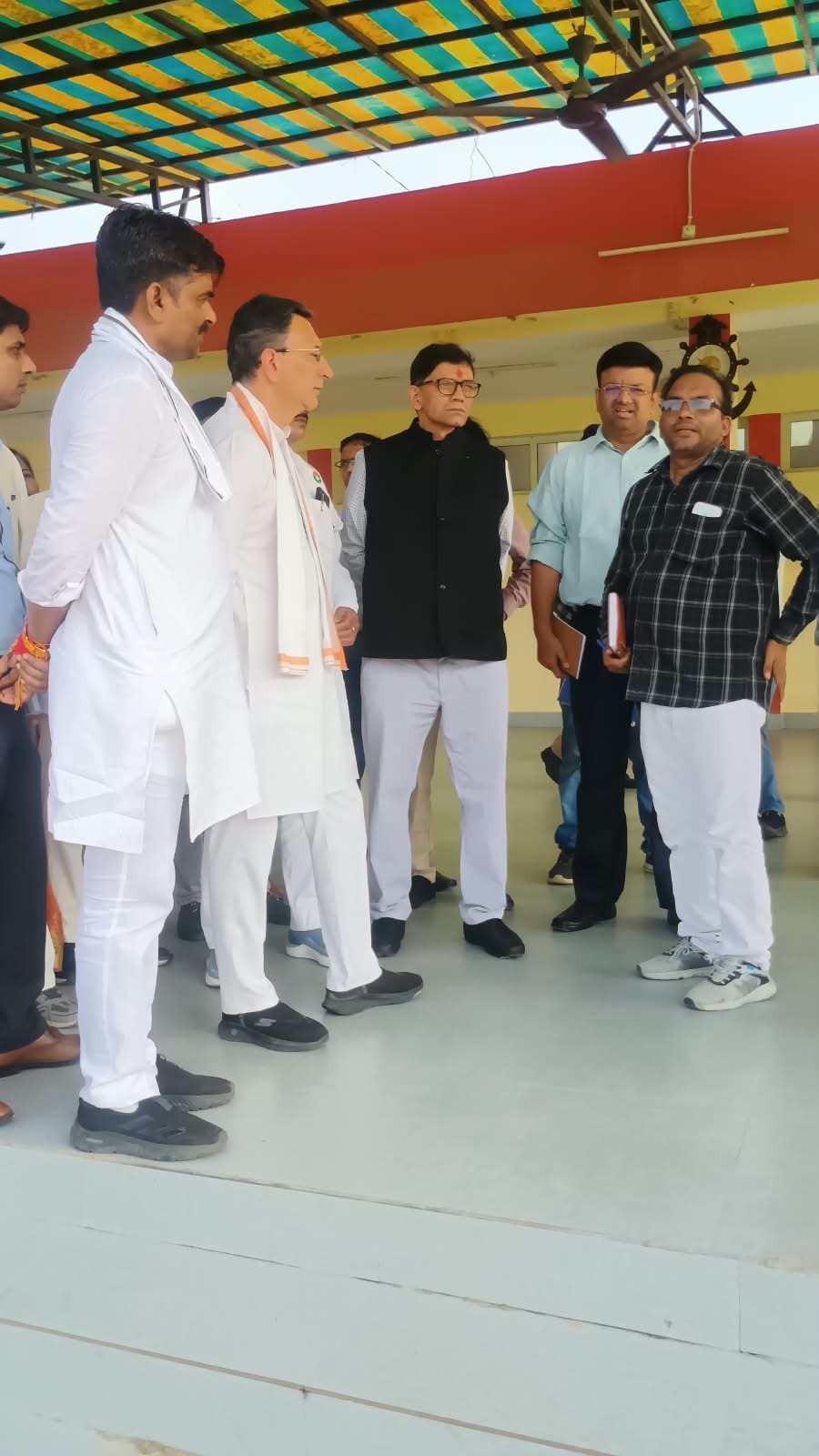 गांधी स्टेडियम में निरीक्षण करते केंद्रीय मंत्री जितिन प्रसाद। स्रोत सूचना।
