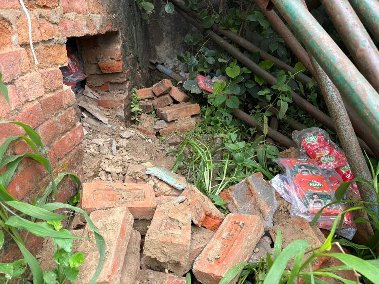 75,000 stolen from the counter after breaking through the shop wall