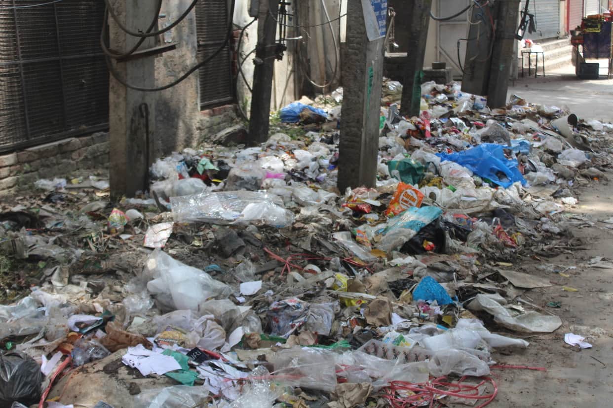 Cleanliness on paper, garbage on the streets