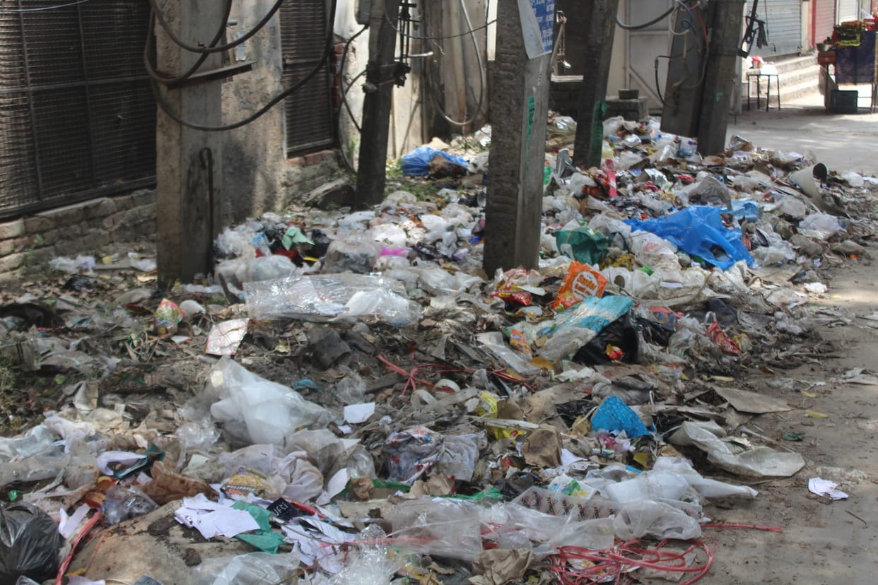 Cleanliness on paper, garbage on the streets