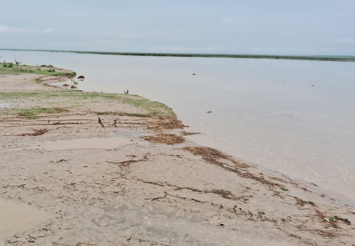 The water level of the Saryu is rising again