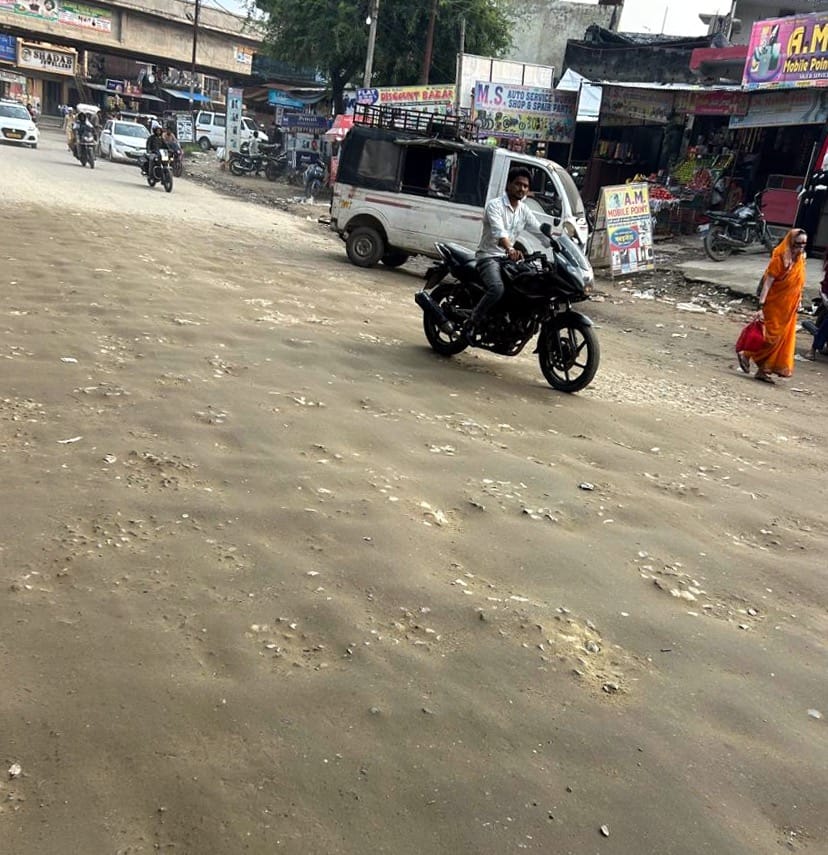 The road from Kotwali to Gauspur bypass is in bad condition