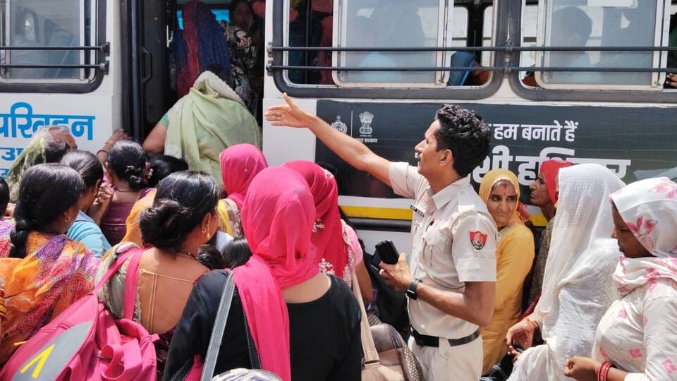 Crowds thronged roadways buses on Raksha Bandhan; sisters had to travel standing up.