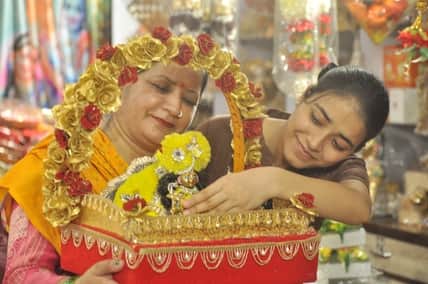 Laddu Gopal will be adorned in enchanting outfits.