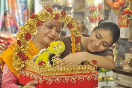 Laddu Gopal will be adorned in enchanting outfits.