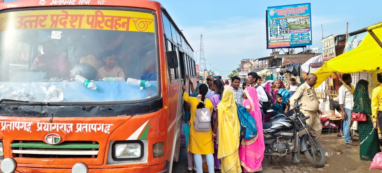 Crowds thronged roadways buses on Raksha Bandhan