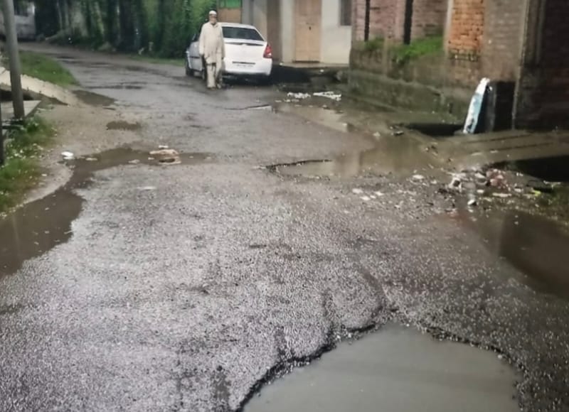 An asphalt road will be built on the old hospital road at a cost of one crore rupees