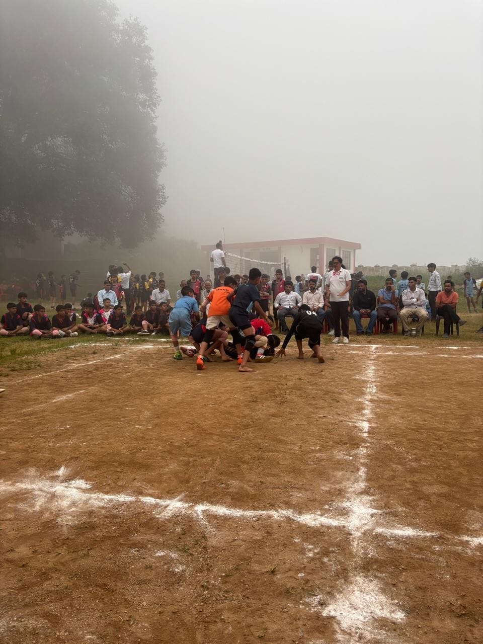 राजकीय वरिष्ठ माध्यमिक पाठशाला बंदला में आयोजित खेलकूद प्रतियोगिता में कबड्डी में भाग लेते हुए 
