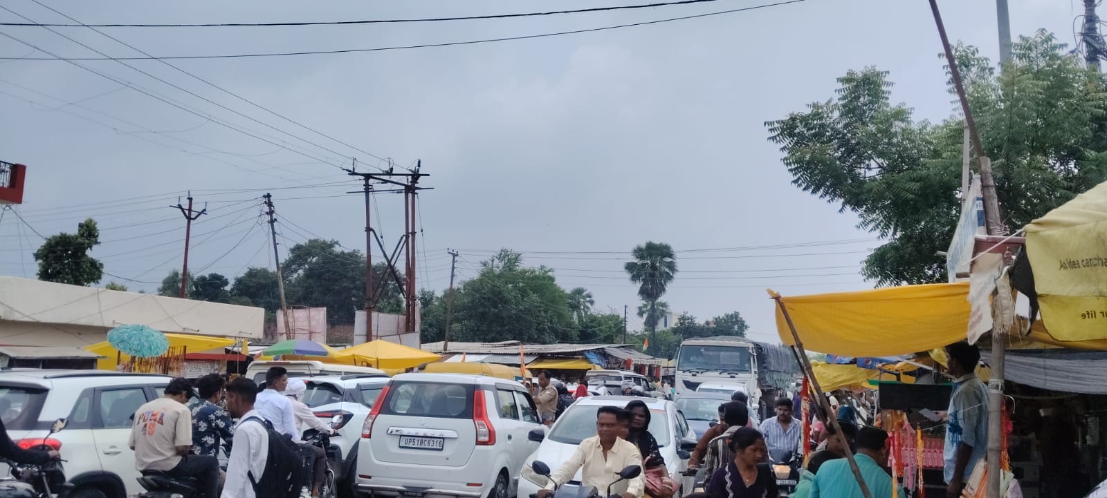 रक्षाबंधन पर कलवारी चौराहे पर लगा जाम।-संवाद