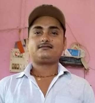 A young man going to tie a Rakhi dies in a car accident