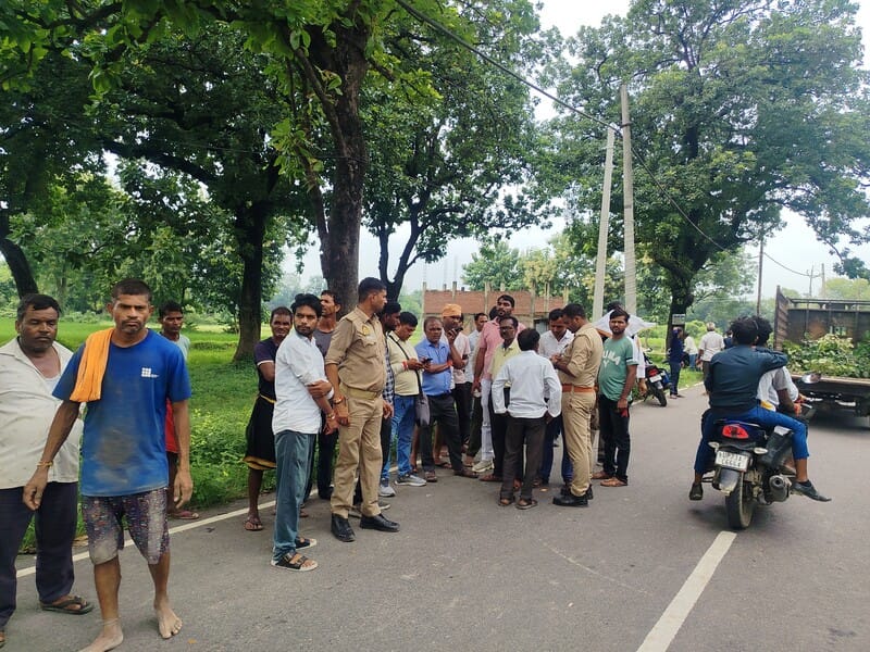One killed, three injured in collision between e-rickshaw and car