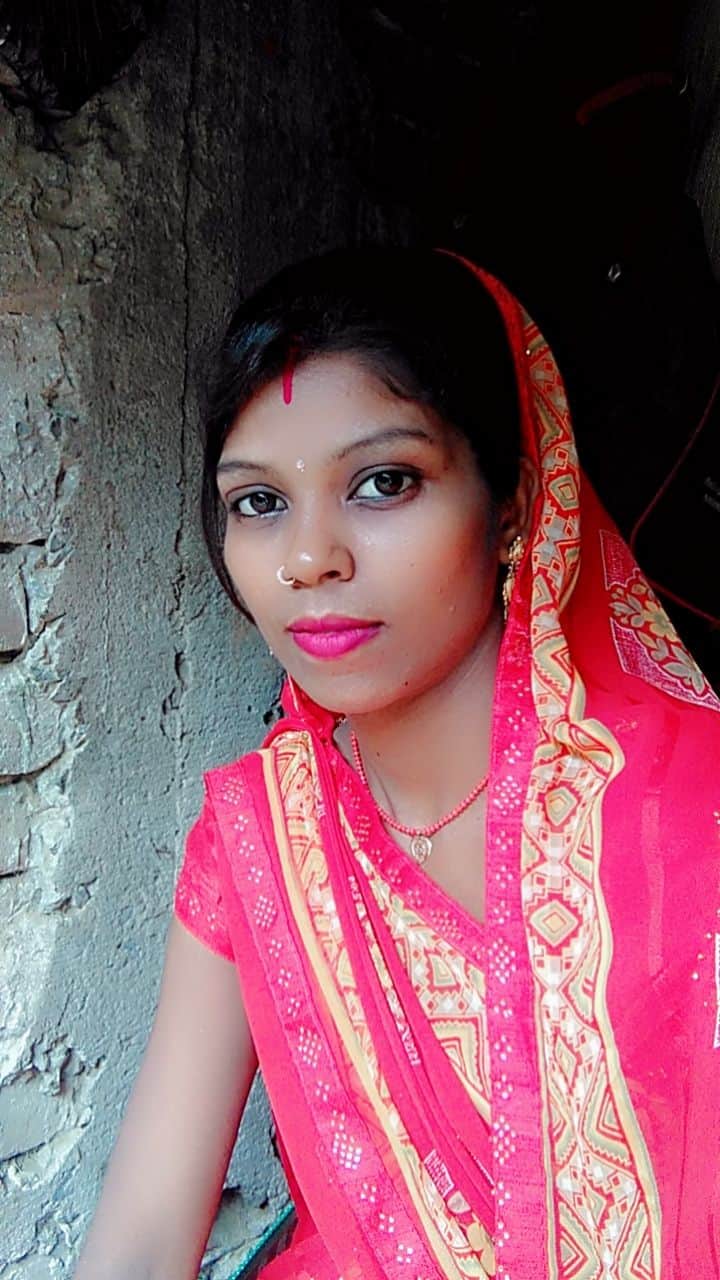A woman who went to charge her mobile phone was bitten by a snake and died.