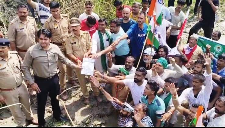 BKU Krantikari activists stepped into the Gangnahar in protest against UGC regulations.