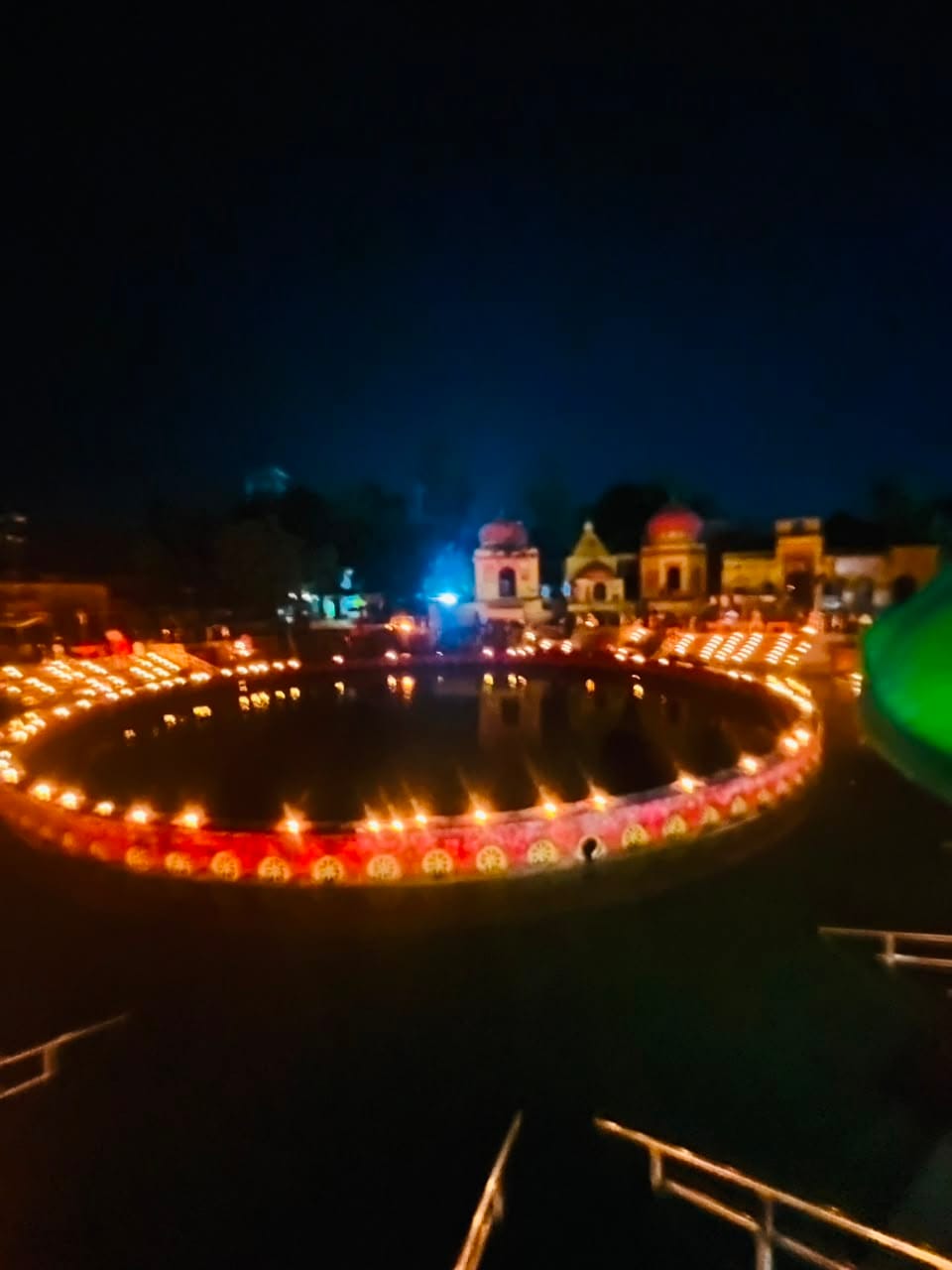 सावन पूर्णिमा पर 2100 दीपों से जगमग हुआ चक्रतीर्थ -