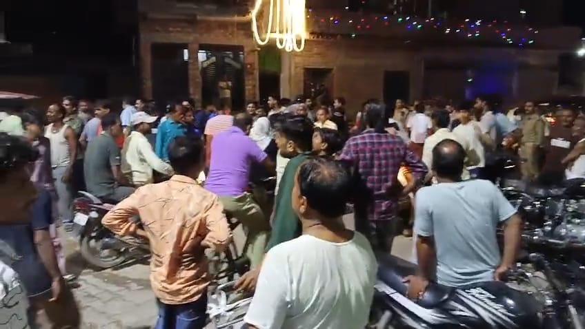 Consumers outraged over power outage amidst scorching heat... staged a road blockade.