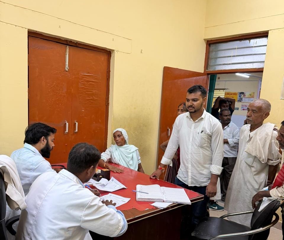 Patients flock to the district hospital, treatment for 1,273