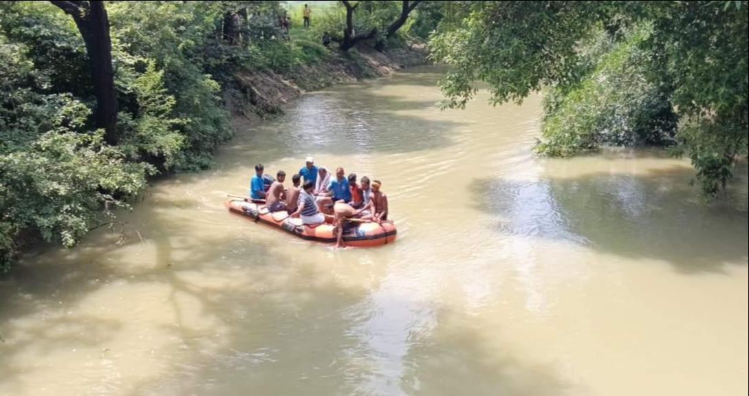 No trace of the youth who drowned in the river was found even after 24 hours.